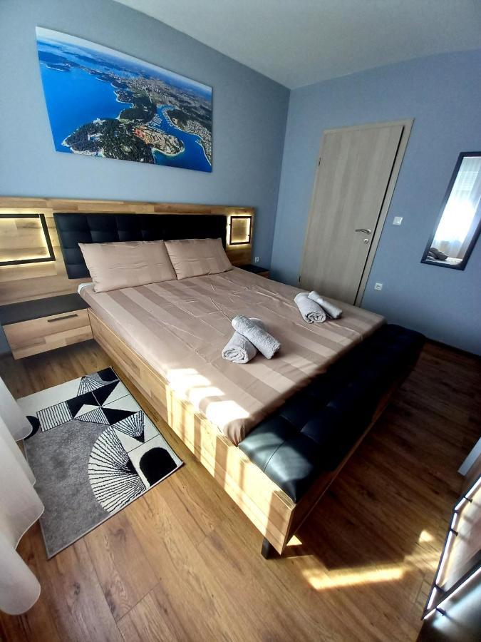 Apartman Barbara Apartment Pula Bagian luar foto